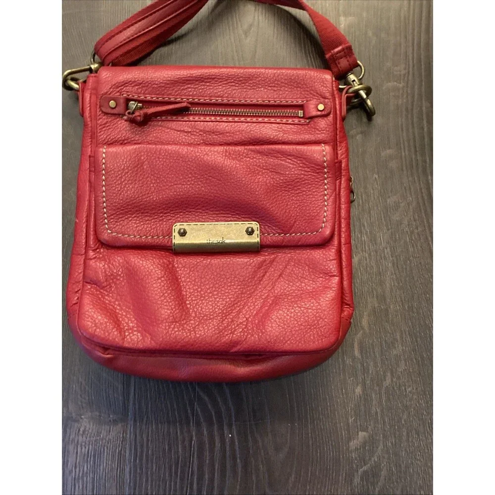 The Sak Red Pebbled Leather Crossbody Purse Messenger Handbag Adjustable